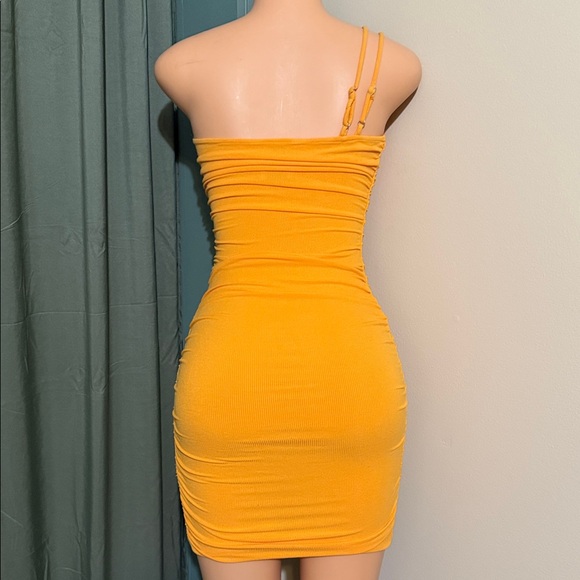 Princess Polly Yellow Mini Dress - Size 2 - Picture 3 of 4